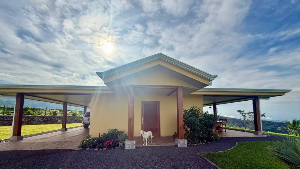 Haus in Costa Rica kaufen – Außenansicht