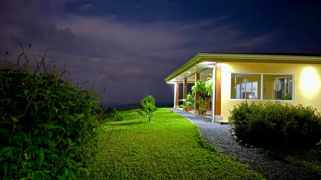Haus in Costa Rica – Abendstimmung