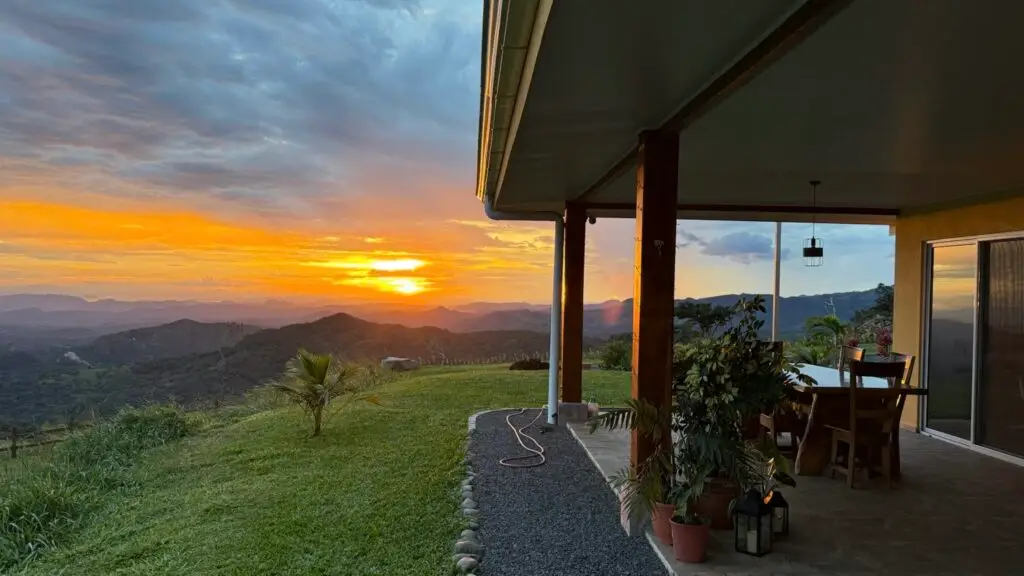 Auswandern nach Costa Rica – Sonnenuntergang über dem Pazifik vom Haus in Miramar (Velasquez)